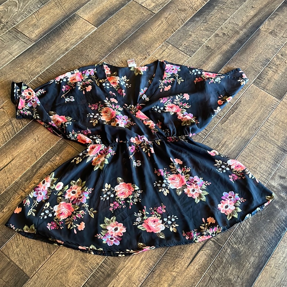 Woman’s blouse, semi shear black and floral print. 1/2 to 3/4 sleeve fits 1-2x